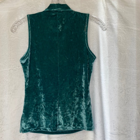 Green Velvet Keyhole Top - Picture 2 of 2